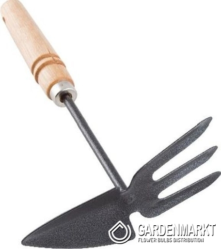 Hacke aus Metall mit Krallen und Holzgriff